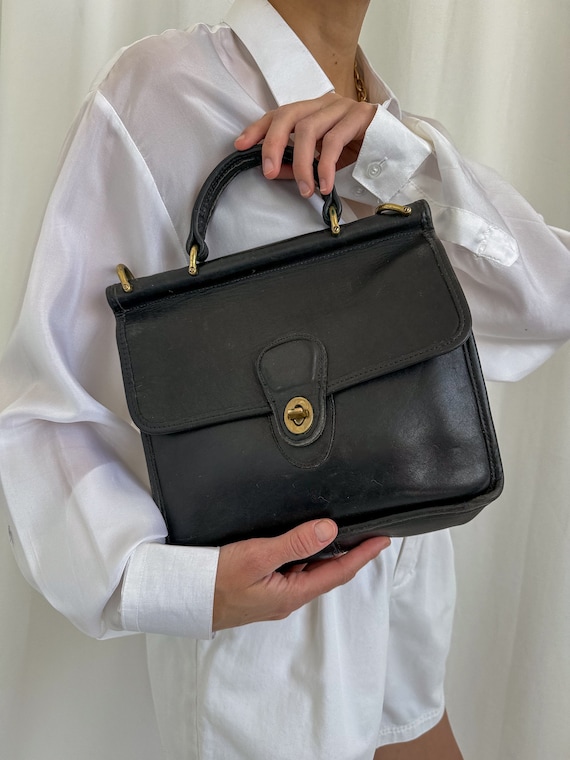 Vintage Noir et Or Coach Leather Hand Bag