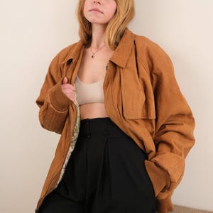 Vintage Bronze Wildleder Map Gefütterte abgeschnittene Bomberjacke