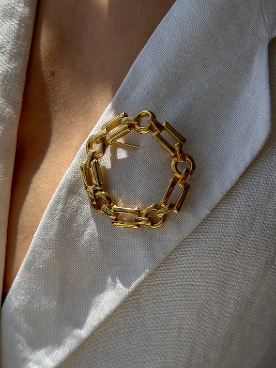 Vintage Gold Tone Circular Chain Brooch