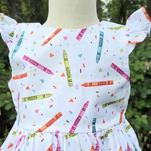 Vestido escolar para niñas, vestido para el primer día de clases, vestido para el día de la fotografía escolar, vestido Crayola para niñas, vestido de jardín de infantes, vestido preescolar,
