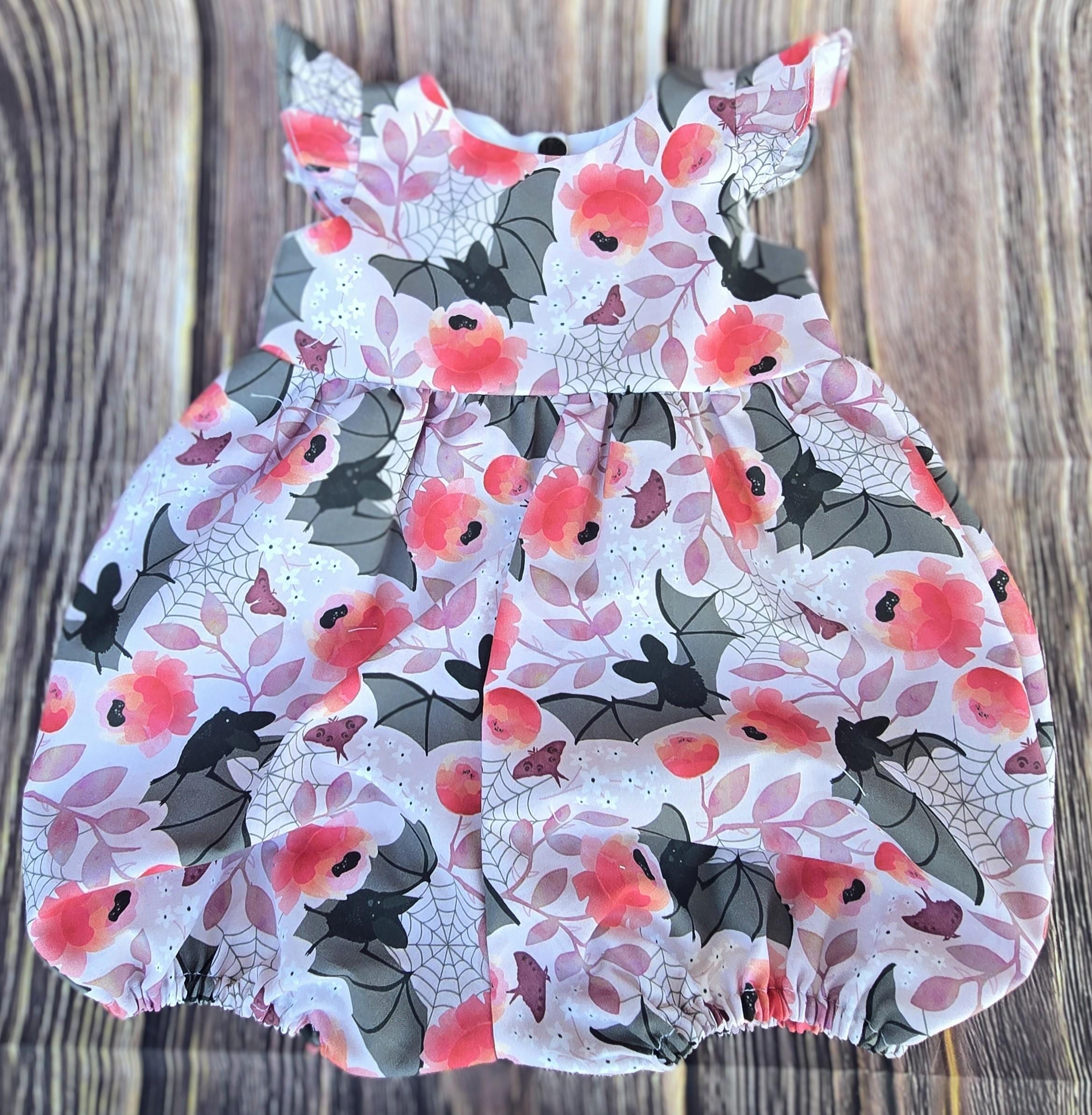 Baby goth romper, whimsy goth baby outfit, baby goth baby gift, Bats baby romper, Halloween baby costume, baby bats romper, baby goth bubble