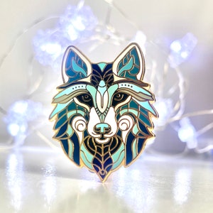 Mac Tíre: The Wolf of Ancient Ireland Enamel Pin