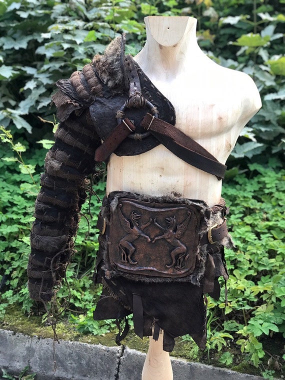ROMAN LEATHER ARM GUARD BRACERS Metal Studs,MEDIEVAL DRESS UP COSTUME ARMOR