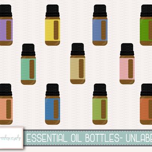 Op de afbeelding: Tien ongeëtiketteerde essentiële olieflessen in verschillende kleuren, waaronder paars, geel, blauw, groen, turquoise, beige, roze, oranje, lichtblauw en groen. De flessen zijn allemaal even groot en hebben dezelfde vorm, met een bruine dop.