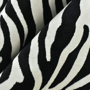 Tessuto di rivestimento in velluto tagliato in pelle di zebra in bianco e nero di lusso pesante per sedia, divano/tessuto con animali selvatici geometrici astratti