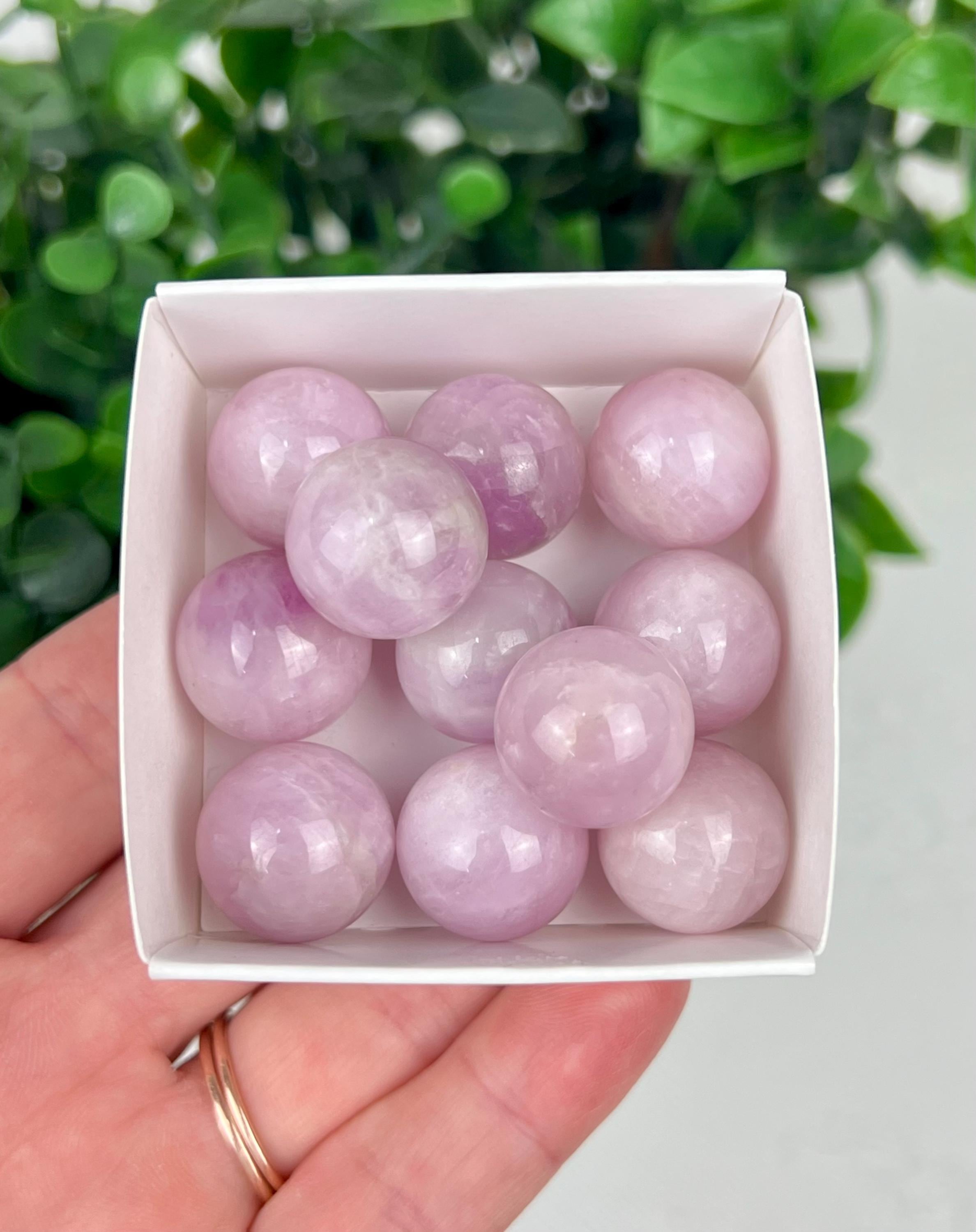 クンツァイ　スフィア　49ミリ　台座付 Kunzite Sphere - Etsy
