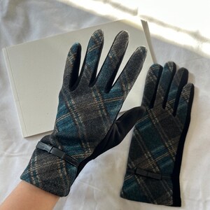 Winter Fleece Lined Gloves for Women, Stylish and Flexible, Touch Screen.