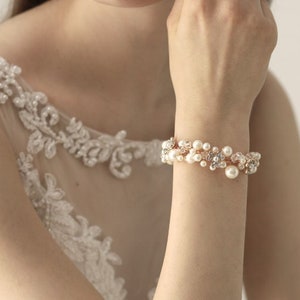 Pearl Wrist Corsage/Prom Corsage/ Pearl Wedding Corsage/  Bridesmaid Wrist Corsage / Pearl Bracelet