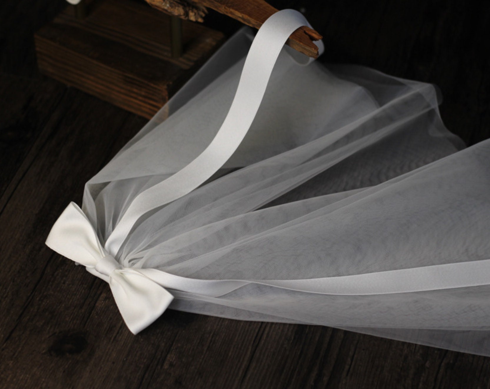 Korea Short Wedding Veil With Bow Tie Detail. 