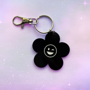 Groovy Smile Flower Keychain, Trendy Acrylic Keychain, Cute Floral Accessory Gift