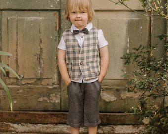 Boy‘s linen wedding or christening suit: set of linen crop pants, white linen shirt, checkered waiscoat and bow tie, organic bow tie outfit