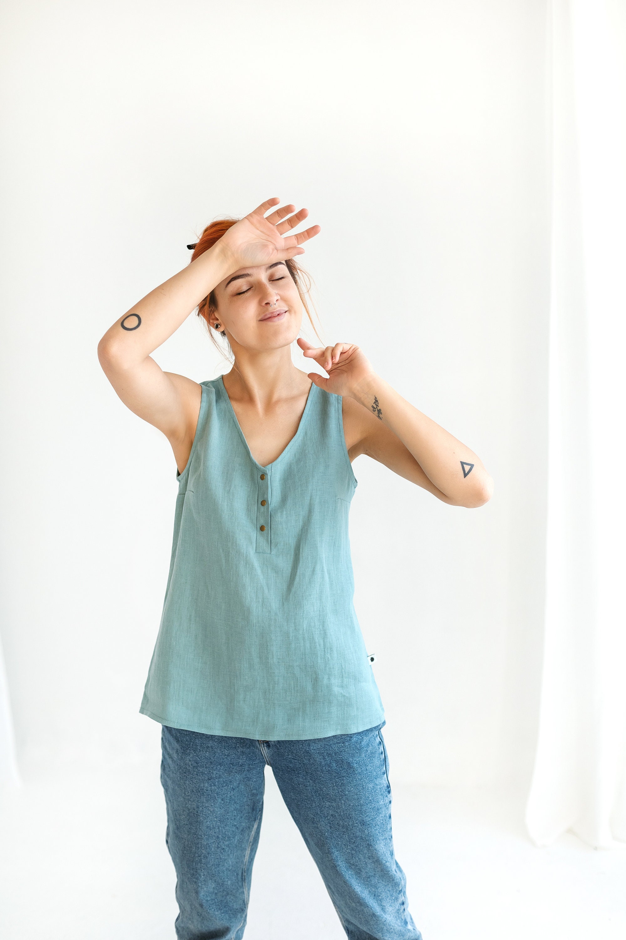 Sleeveless V-neck T-shirt With Front 