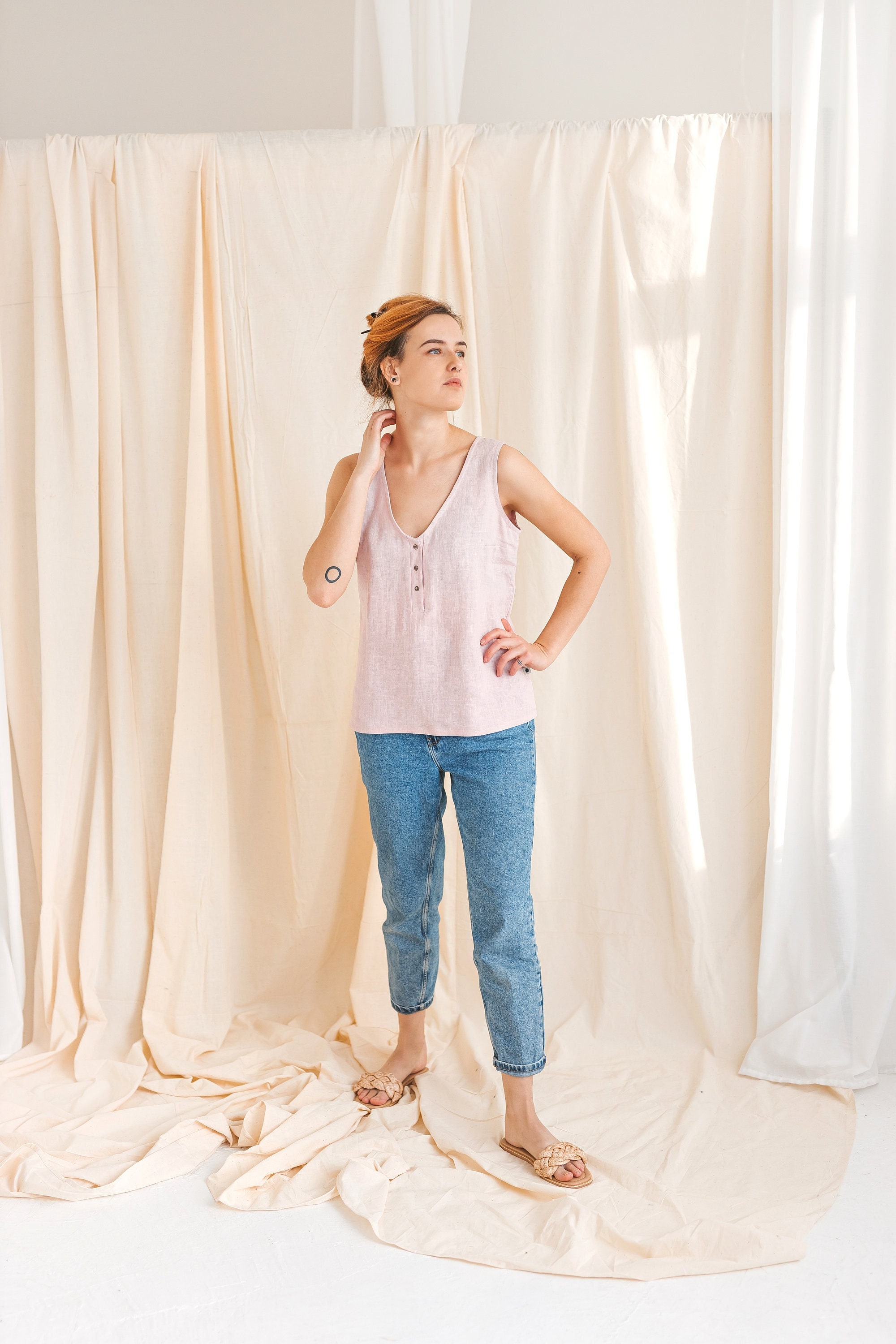 Sleeveless V-neck T-shirt With Front 
