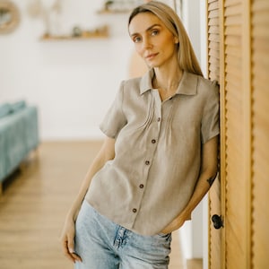 Maglietta button down da donna per l’estate ARI, top in lino da donna, top casual in lino da donna, camicetta a forma di poeta con manica Bishop