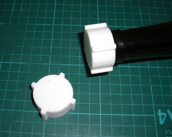 2x Wine Bottle Sealed Screw Cap Lid Top with seal - Stop leaks when lying down!