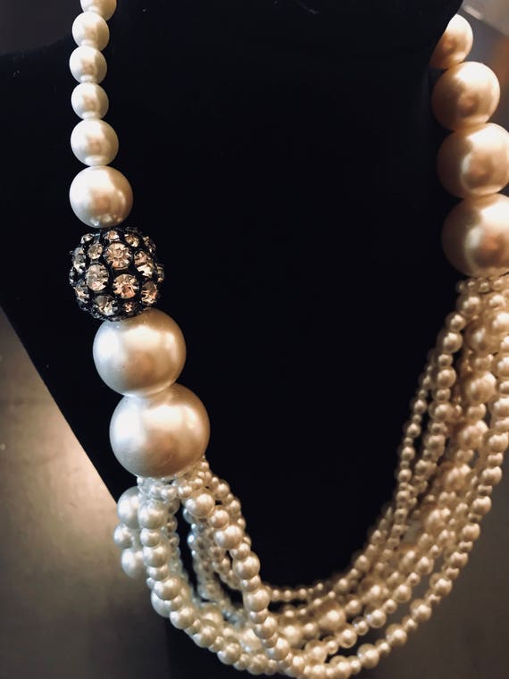 Handmade faux pearl necklace / classic piece/ pearls/ crystal Etsy