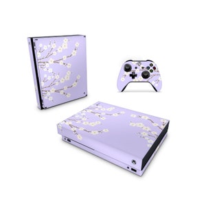 以下が含まれることがあります： 白い桜の花柄の紫色のXbox Series X本体とコントローラー