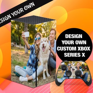 Puede incluir: Consola y mando Xbox Series X personalizables con una foto de una pareja y su perro. La consola y el mando se pueden personalizar con tus propias fotos.