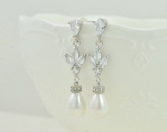 Boucles d’oreilles en cristal Pearl Drop de mariage, bijoux en perles blanches de mariée, boucles d’oreilles en argent perle Swarovski, boucles d’oreilles en forme de larme de demoiselles d’honneur simples