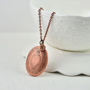 Collar de cobre inicial personalizado, Medallón de imagen, Iniciales Collar antiguo Collar de letras elegantes, Collar ovalado personalizado de regalo