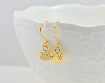 Dainty Swan Gold Earrings, 24K Gold Dangle Swan Earrings, Drop Lightweight Earrings Jewellery, Minimalist Everyday Dainty Swan Earrings