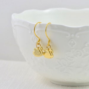 Dainty Swan Gold Earrings, 24K Gold Dangle Swan Earrings, Drop Lightweight Earrings Jewellery, Minimalist Everyday Dainty Swan Earrings