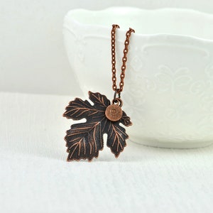 Collar de hoja de cobre personalizado, collar de estilo antiguo con iniciales, collar con colgante de letra elegante, regalo personalizado del Día de las Madres de hojas