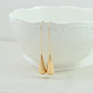 Lange Goldohrringe, einfache Goldohrringe, Tropfenohrringe, minimalistische Ohrringe, Goldschmuck, kegelförmige Ohrringe