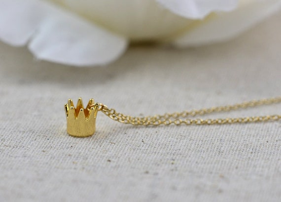 Amazon.com: 14k Yellow Gold Kings Crown Necklace Charm Pendant Fine Jewelry  For Women Gifts For Her : ICE CARATS: Clothing, Shoes & Jewelry