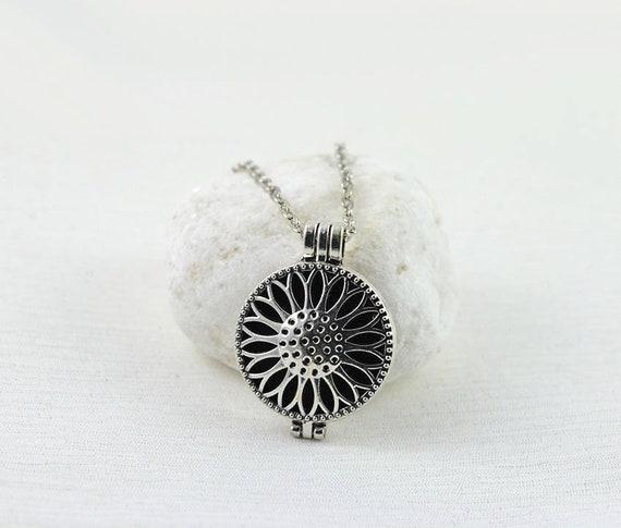 Aromatherapy Diffuser Necklace for Essential Oil, Felt Pads, Sun Flower Oil Diffuser Locket Pendant Antique Silver Filigree Necklace Jewelry
