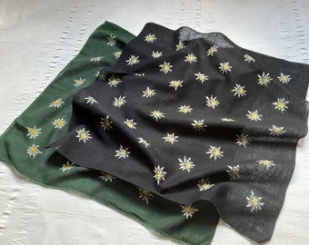 Vintage bandana edelweiss floral flower folk print cotton scarf pocket square chore work neckerchief workwear black green white 1970