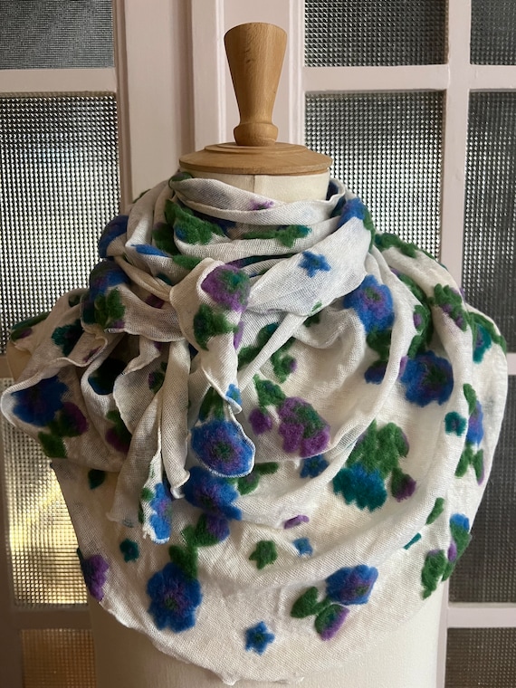 Vintage Linen & Wool Floral Wrap Shawl Scarf Spir… - image 1