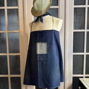 Vintage 50-tals franskt förkläde blekt, lappat, lagat, bondegårdskonstnärsarbetskläder, lappad bomull, indigoblå 2300