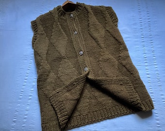 Vintage laine travail gilet tricoté à la main pull sans manches corvée paysanne en tricot pull sans manches cardigan pull Aran grosse maille 1999