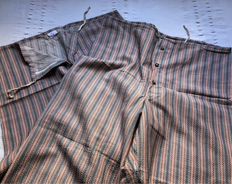 Pijama vintage francês dos anos 60 em flanela escovada de algodão com listras. Tamanho médio/grande. Calça estilo presidiário. Pijama francês de prisioneiro, modelo 1821.