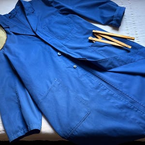 Vintage Artist Smock Chore Coat Duster Shop Long Work Jacket Apron Work Mended Workers Workwear Painter Factory Atelier Lab coat 2406