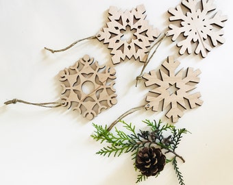 Christmas Gifts Set of 4 Snowflakes / Rustic Christmas Decorations / Christmas Ornaments 4 pcs / Festival Room Office Decor