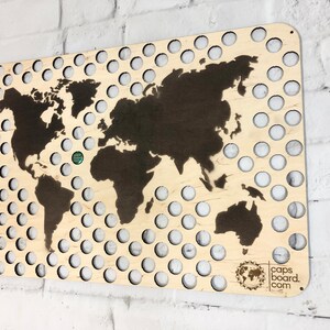 Cadeau pour les amateurs de voyage / Grande carte du monde / Art mural déco de bureau / Cadeau personnalisé pour amateur de bière / Cadeaux écologiques pour la famille / Bouchon de bière