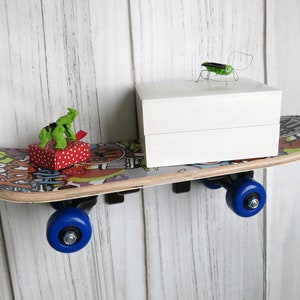 Skateboard Kids Room Decor / Teenager Gift / Open Shelf Skateboard Art / Wall Shelves Home Decor / Original Gifts