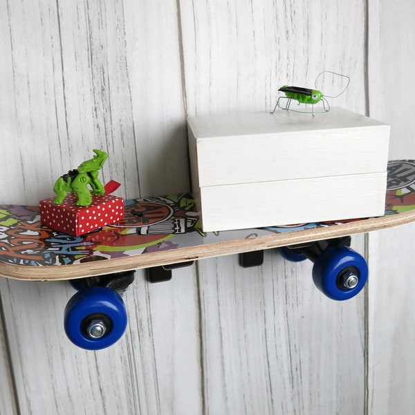 Décoration de chambre d'enfant avec planche à roulettes / Cadeau pour adolescent Art de skateboard avec étagère ouverte / Décoration d'intérieur d'étagères murales / Cadeaux originaux