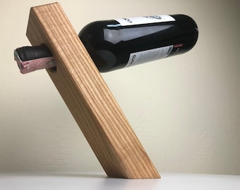 Botellero de madera de fresno Balance: botellero de mesa personalizado
