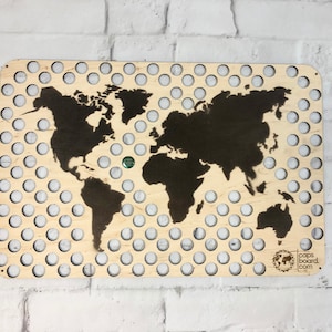 Geschenk für Reiseliebhaber / Weltkarte / Wandkunst / Bierdeckel Karte / personalisiertes Geschenk für Familie / große Bierflasche Anzeige