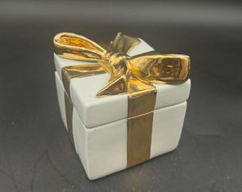 San Marco Buccellati Italy Porcelain Gold White Ribbon Trinket Box Large 3” W Excellent
