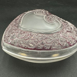 Lalique France Crystal Purple Heart Shaped Trinket Dresser Jewelry Box Ex Condition image 4