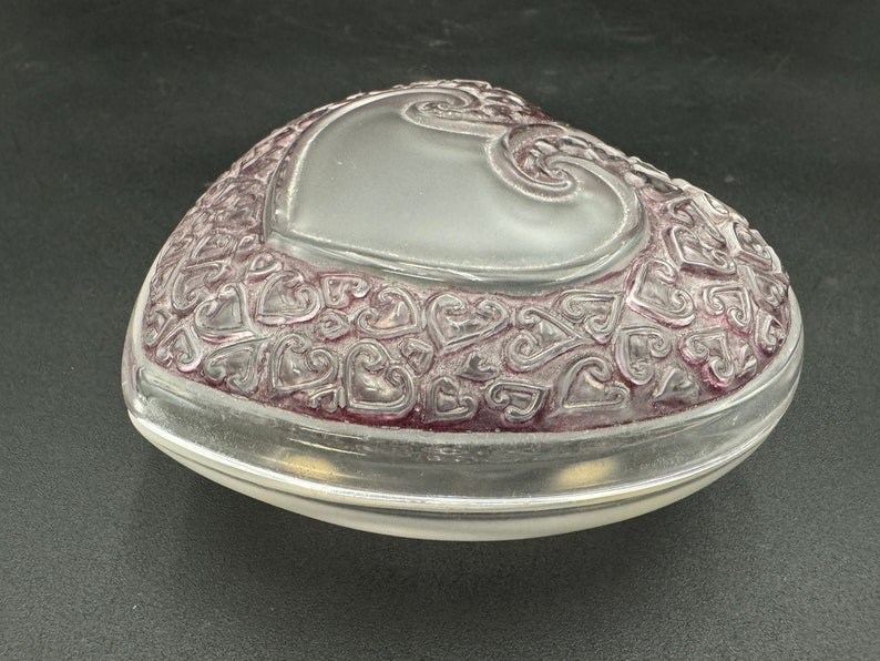 Lalique France Crystal Purple Heart Shaped Trinket Dresser Jewelry Box Ex Condition image 4