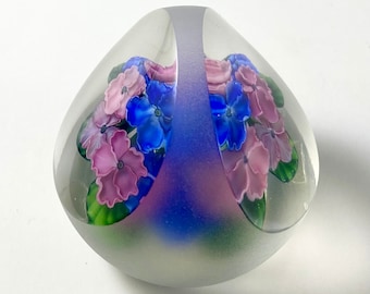 Daniel Salazar Lundberg Studios Art Glass Hydrangeas Flower Floral Faceted Basket Paperweight 2”