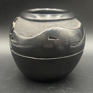 Mida Tafoya Santa Clara Pueblo Potterh Blackware Carved Pot 5 3/4” H Signed