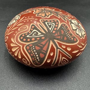 Glendora Fragua Jemez Pueblo Nativa Amerikanischer Schmetterling Seed Pot 6,5 cm W signiert