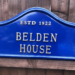 Edwardian /viktorianischer Stil Englisches Hausnamenschild. Personalisiert mit Farben, Motiv und Buchstaben Ihrer Wahl