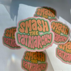 Adesivo de vinil ilustrado Smash the Patriarchy | Letras de bolhas retrô pastel